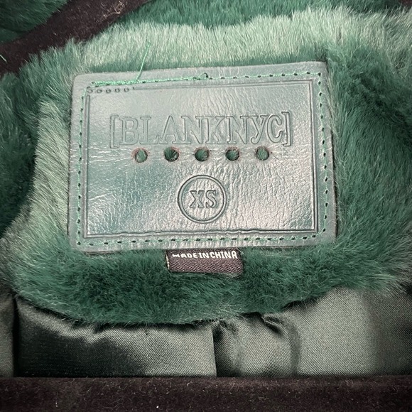 BLANKNYC Soft Girl Mob Wife Green Notch Lapel Faux Fur Fluffy Cropped Jacket  XS - Picture 9 of 12
